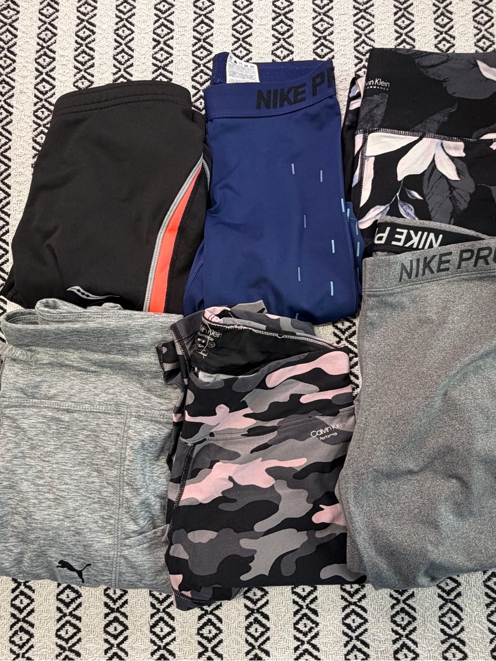 Women's lot 6 Nike Calvin Klein Puma Saucony leggings compression Pants Small S